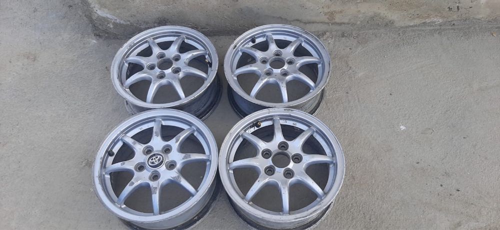 Продам диски Тайота Карина срочно