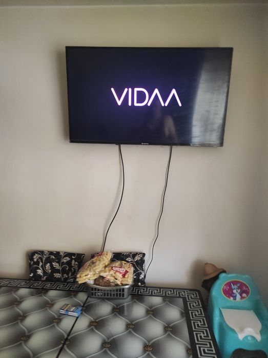 vând televizor smart