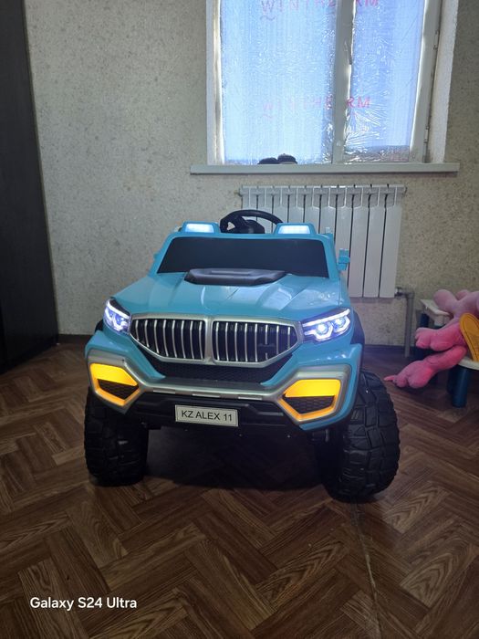 Электромобиль большой