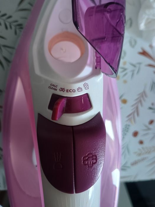 Vând fier de calcat Philips