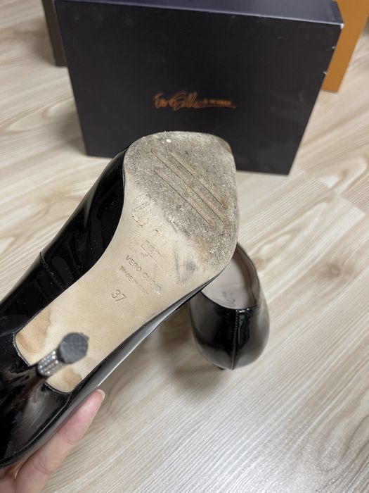 Pantofi Lesilla de lac cu pietre pe toc