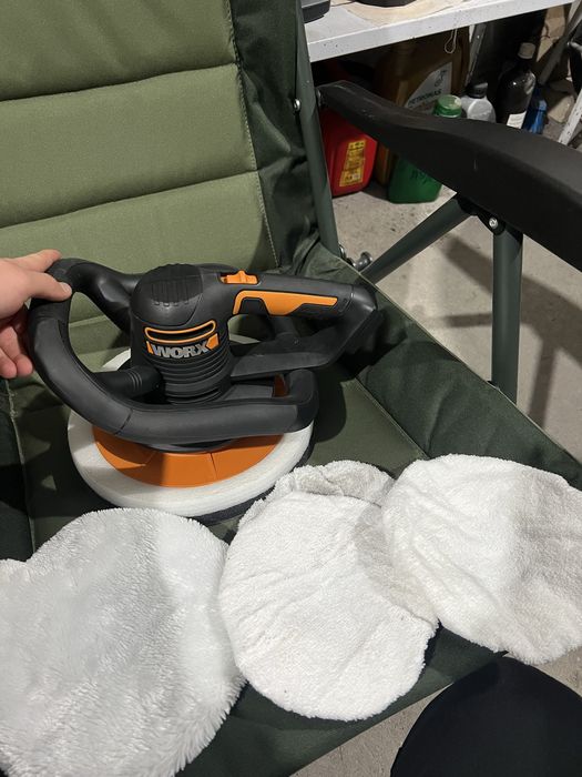 Полираща машина Worx 20V 3000 об./мин. + 4 чисто нови калъфа