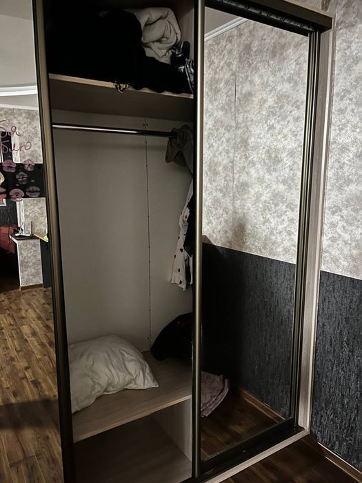 Шкаф купе,почти новый