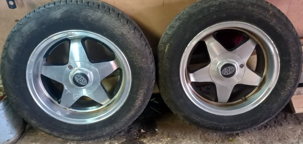 Продавам лети джанти за голф пасат  поло.със четири еднакви летни гуми