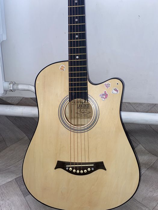 Акустическая гитара