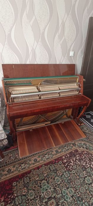 Продается пианино / Piano sotiladi