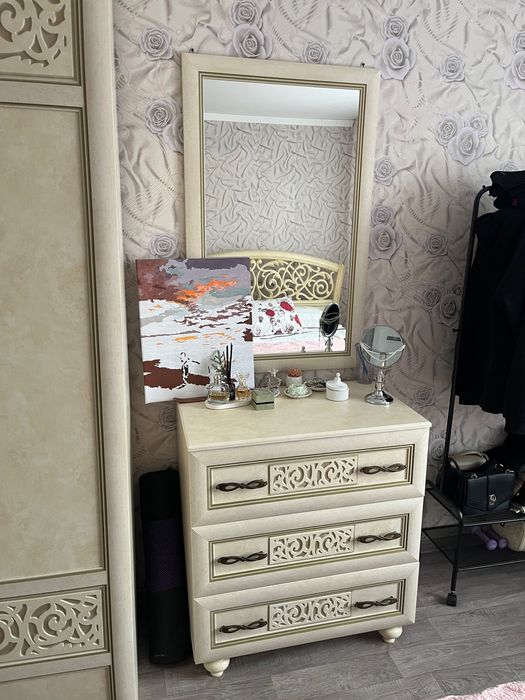 Продам спальный гарнитур