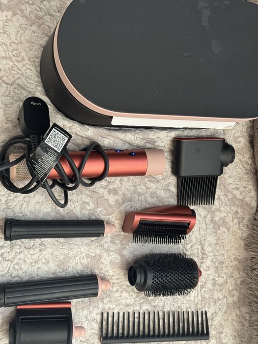 Dyson air wrap  in stare foarte buna