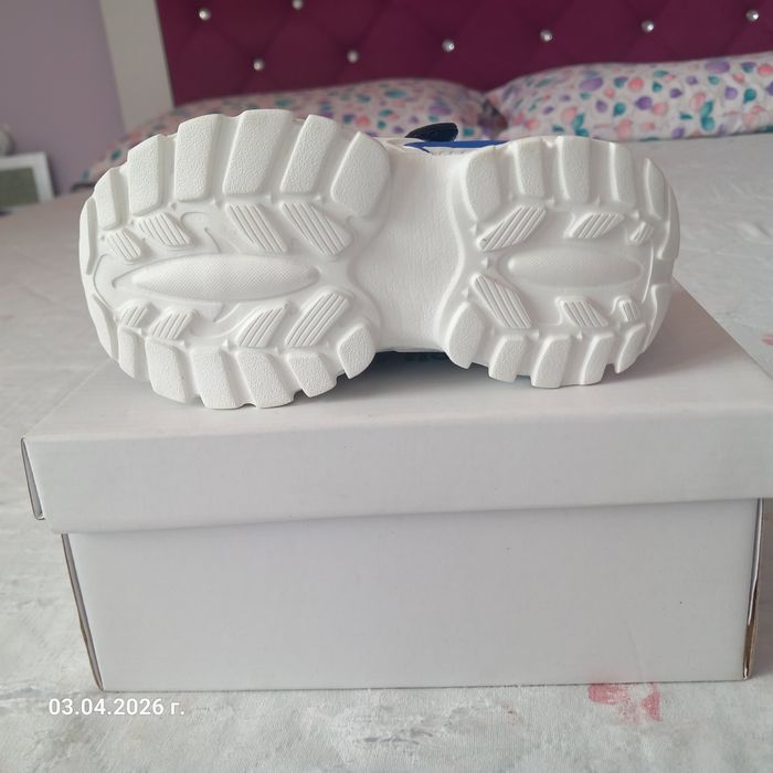 Продавам чисто нови детски маратонки