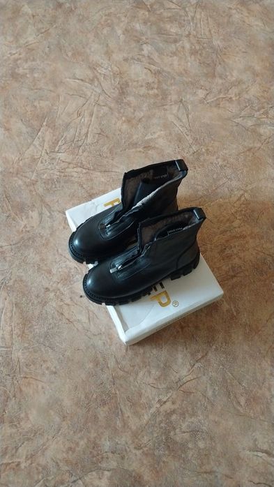 Продам ботинки новые