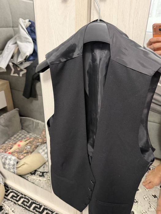 Vând costum de Ginere marimea S impecabil firma Gherasos