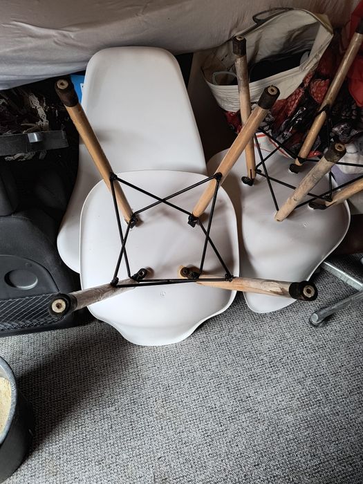 Vand scaune noi  noute