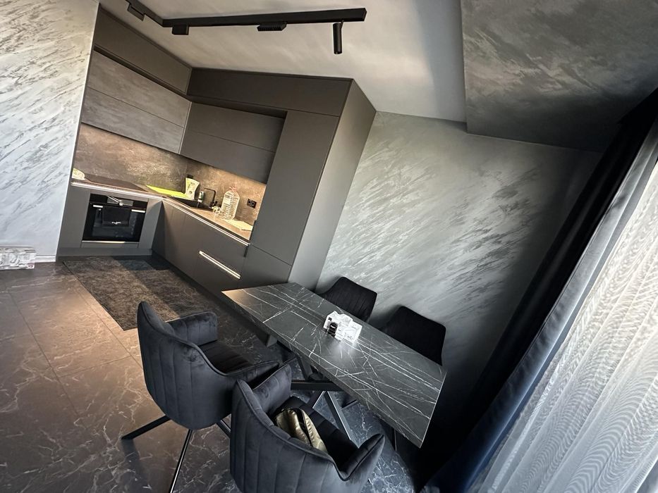 Модерен двустаен апартамент в Център