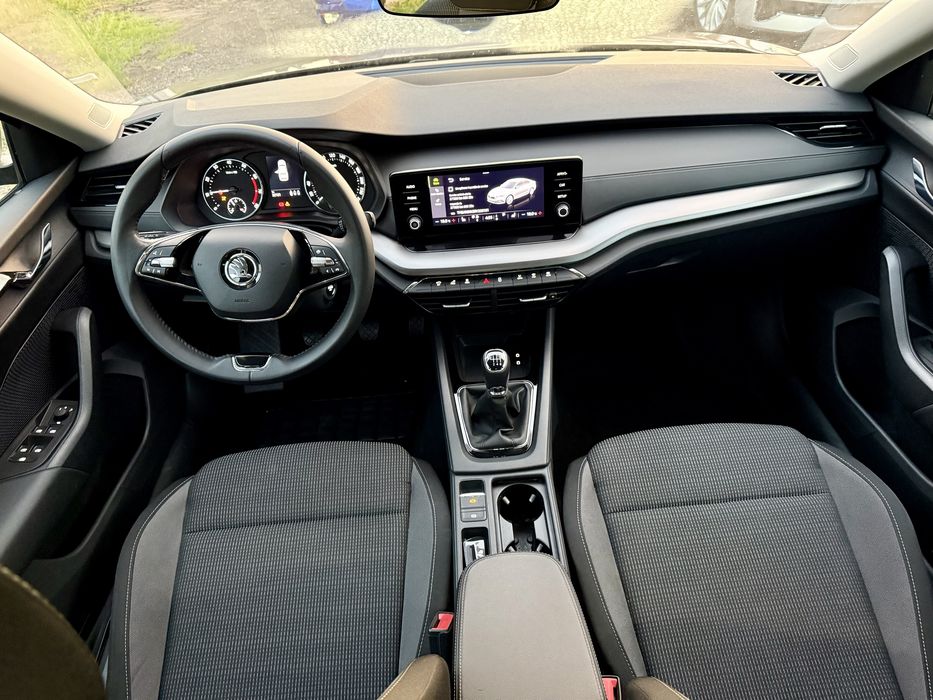 Skoda Octavia 2024 1.5tsi 150cp 32000km avariat