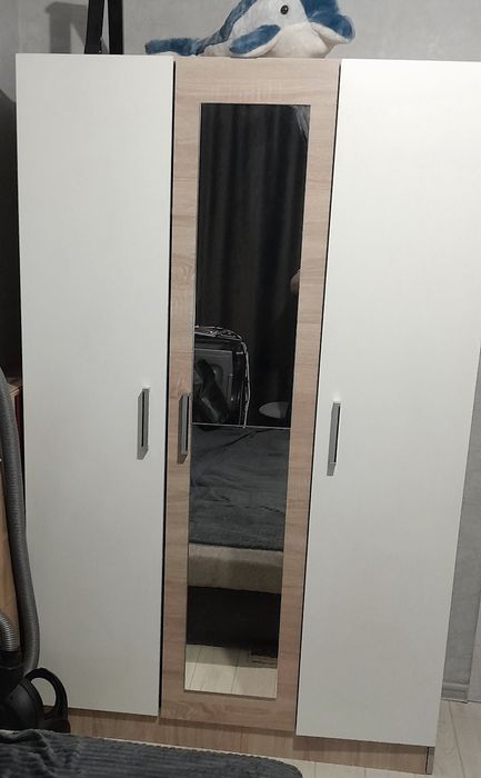 Продаётся  шкаф в отличном  состоянии