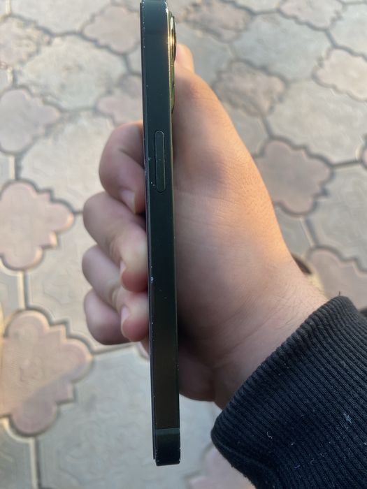 Продам айфон 13.