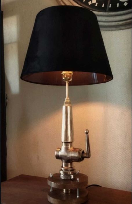 Lampă de masă ( furtun de incendiu)