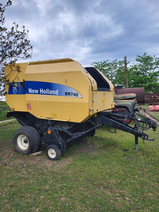 Balotiera New Holland BR740
