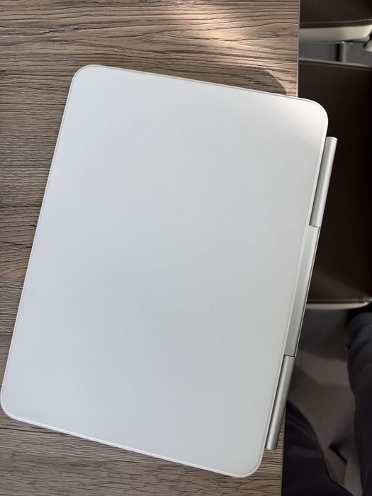 Бяла Magic Keyboard за iPad Pro 11