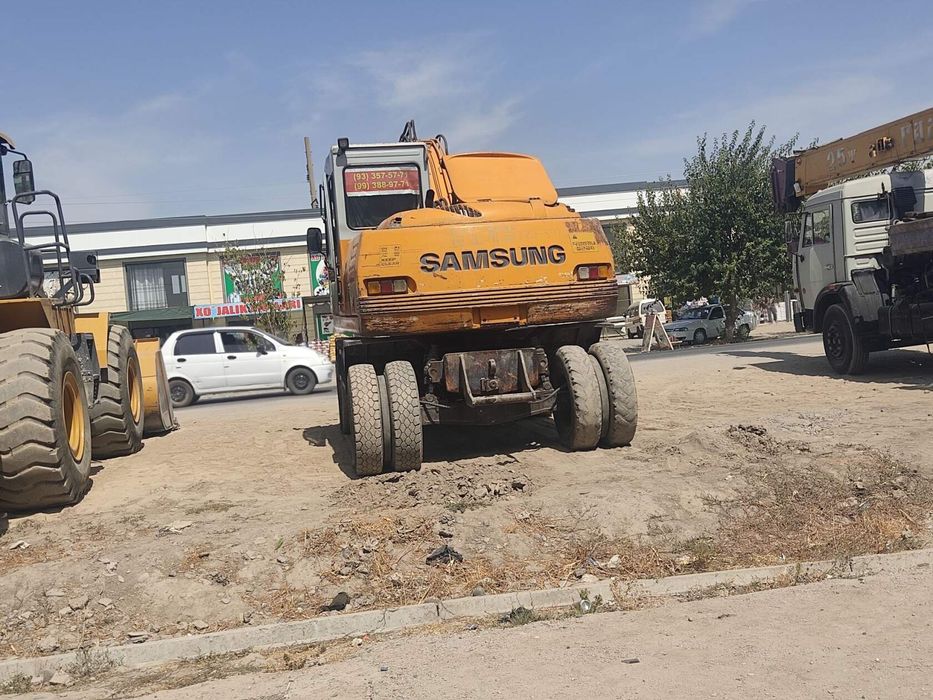 Экскаватор хизмати