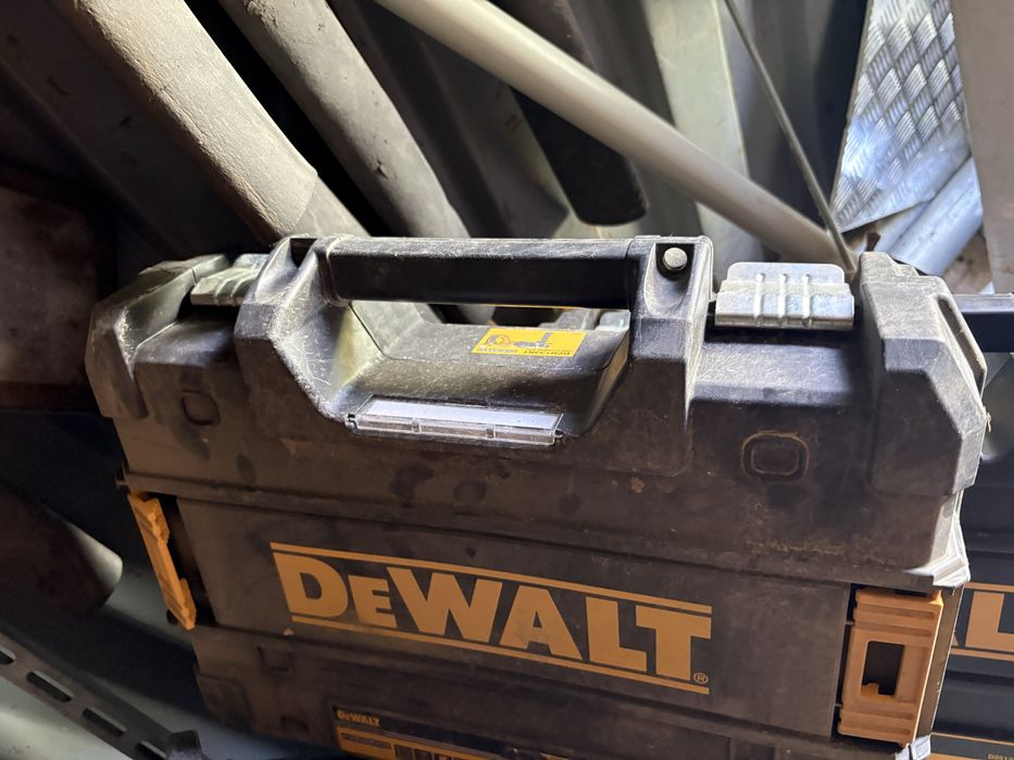 Куфари от перфори Dewalt