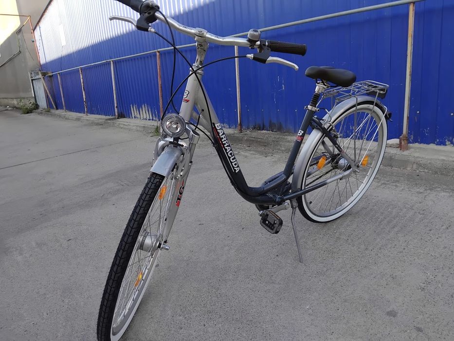 Vând bicicleta din aluminiu pentru damă