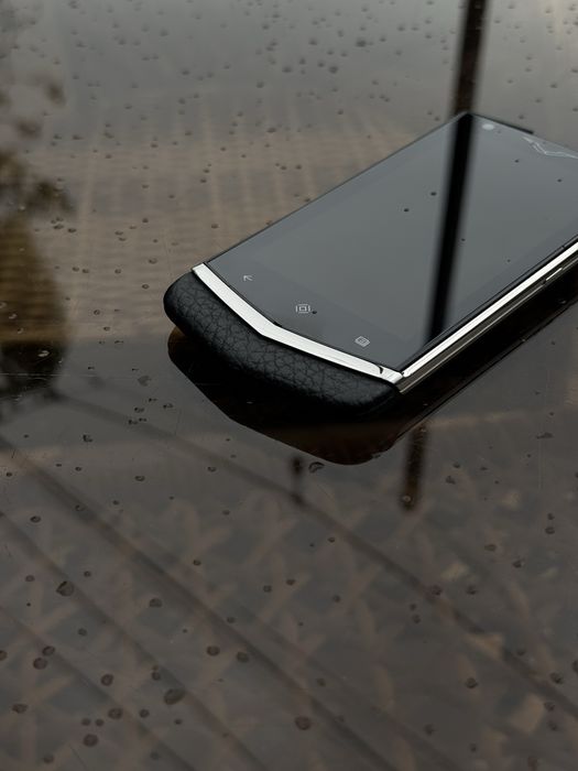 В наличии телефон VERTU