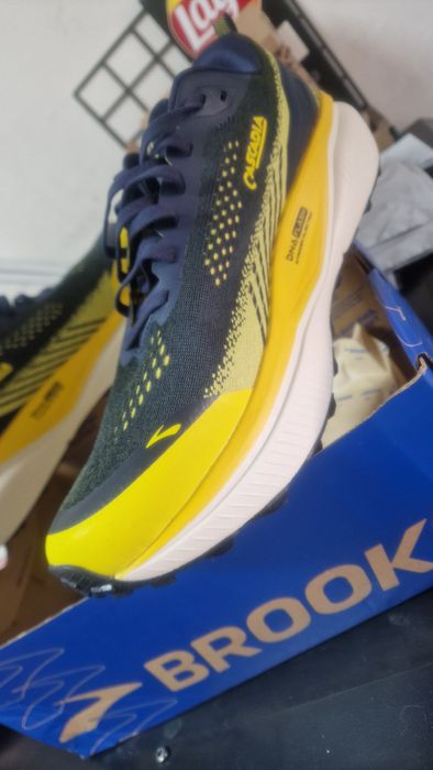 Adidasi brooks cascadia 20, marimea 48,5
