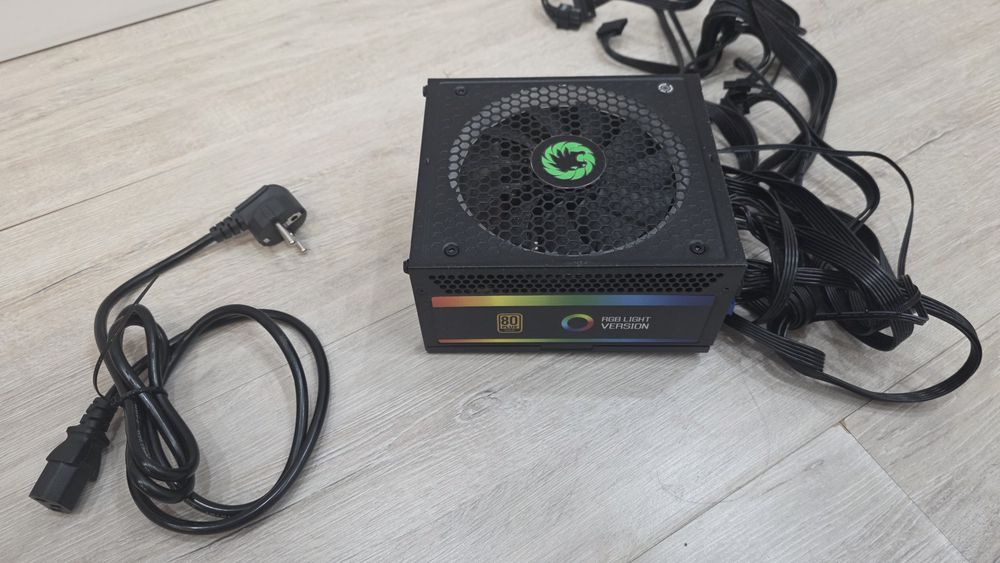 Продам блок питания Game Max 750 Pro RGB