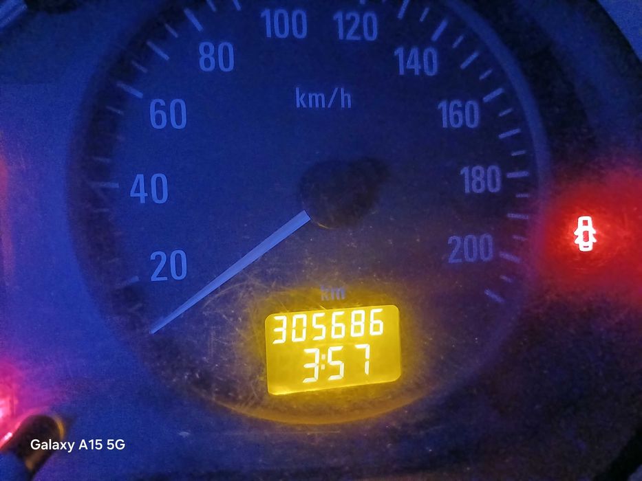 Opel Vivaro 1.9 Tdi an 2001, pentru marfa, Schimb cu VW Touran, Golf