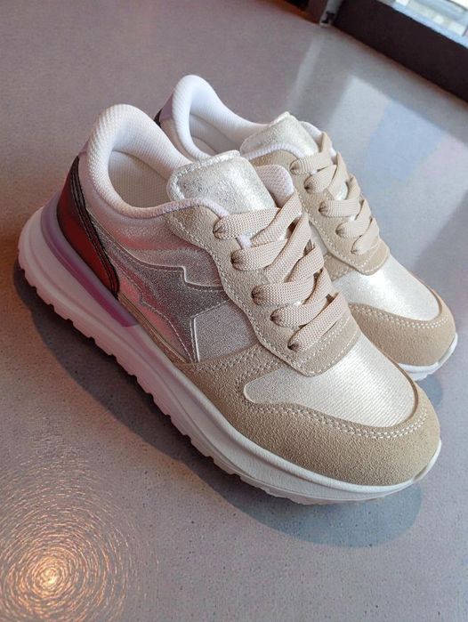 Акция , продается кроссовки