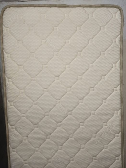 Продавам матрак на Тед