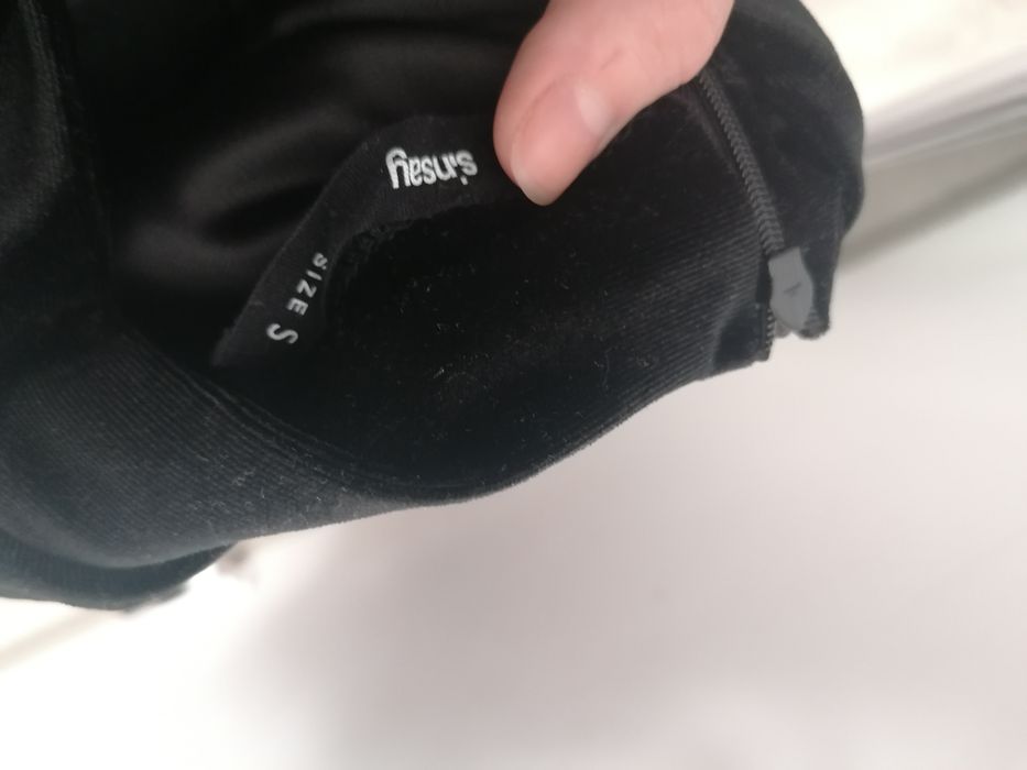 rochie din catifea cu decupaj