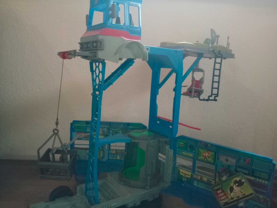 BEN10 / Бен Тен Каравана, ръкавица, самолет и фигурки