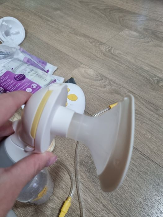 Електрическа Помпа за кърма Medela solo с подаръци