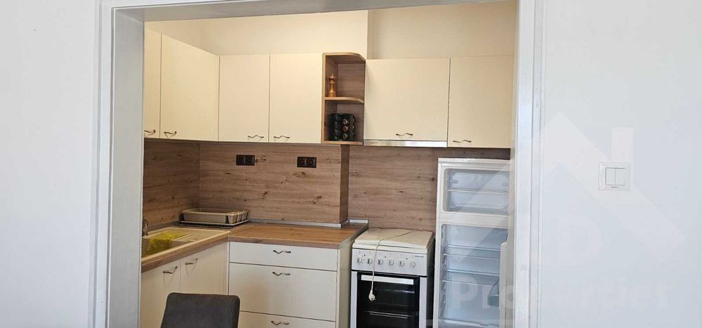Дава се под наем Тристаен апартамент в Варна, Център - 80 кв.м за 698.19 € - Снимка #2