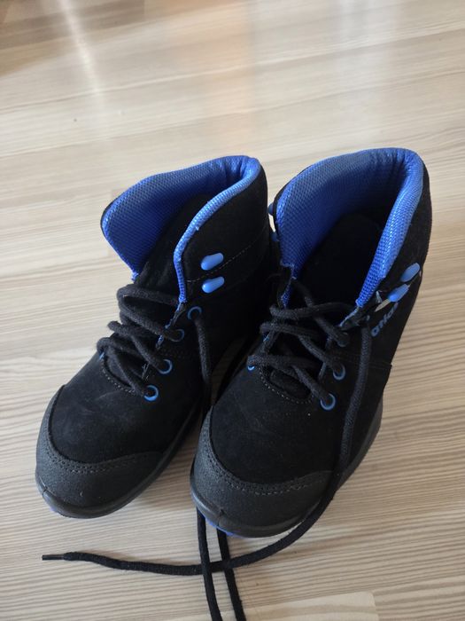 Vând bocanci de protecție  atlas mărimea 35