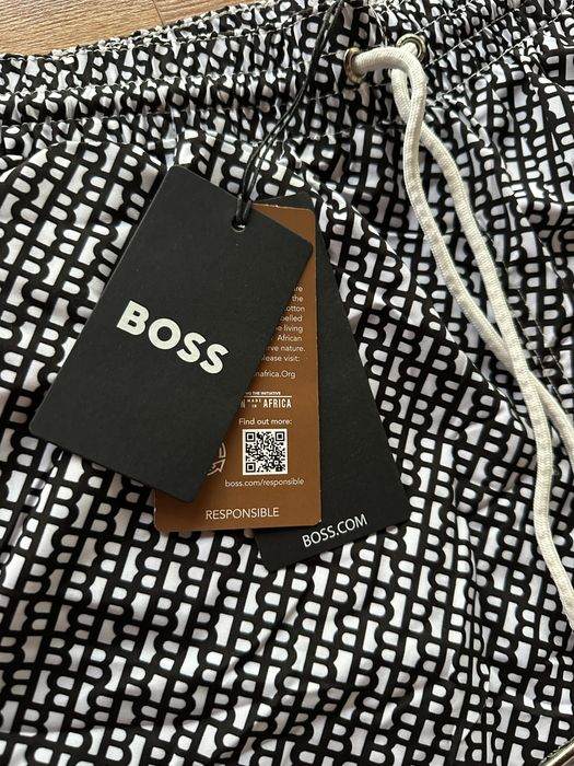 Мъжки,шушлекови шорти Hugo BOSS с вътрешна мрежеста подплата