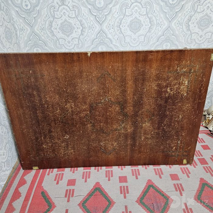 Продаётся стол и стулья