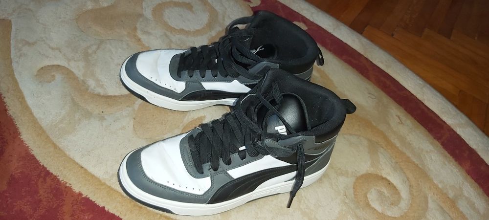 Vînd adidași originali Puma !