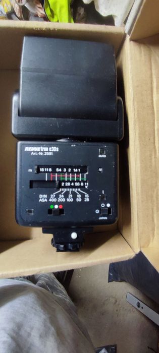 Светкавица Revue c30s