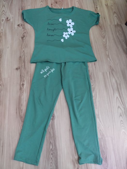 Дамски спортен комплект