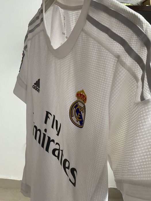 Оригинална тениска на Реал Мадрид S пасва и за М - Супер цена!