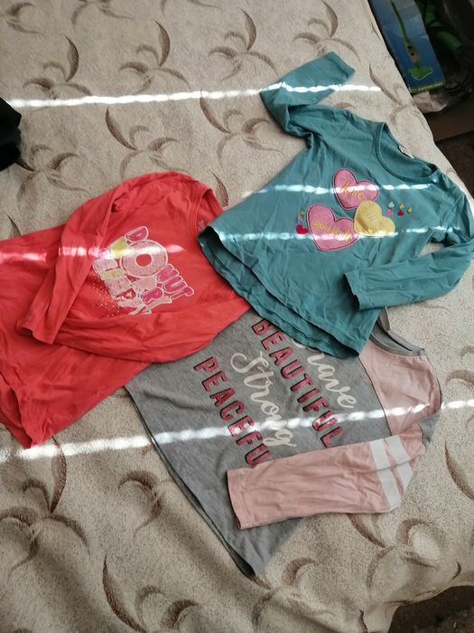 Продавам детски дрехи