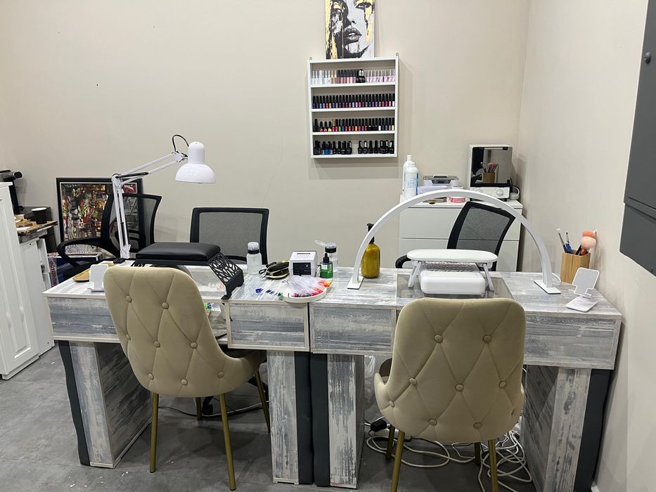 Маникюрный стол