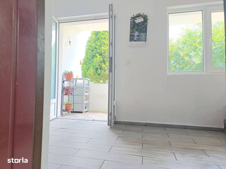 Casă cu 5 camere de închiriat, curte împrejmuită