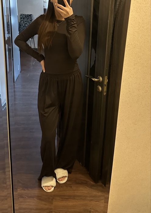 Продам новую трендовую двойку в темно коричневом цвете. р-М