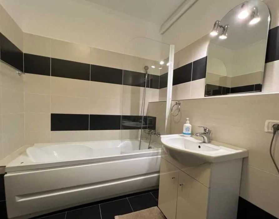 Дава се под наем Двустаен апартамент в Пловдив, Център - 65 кв.м за 255 € - Снимка #3