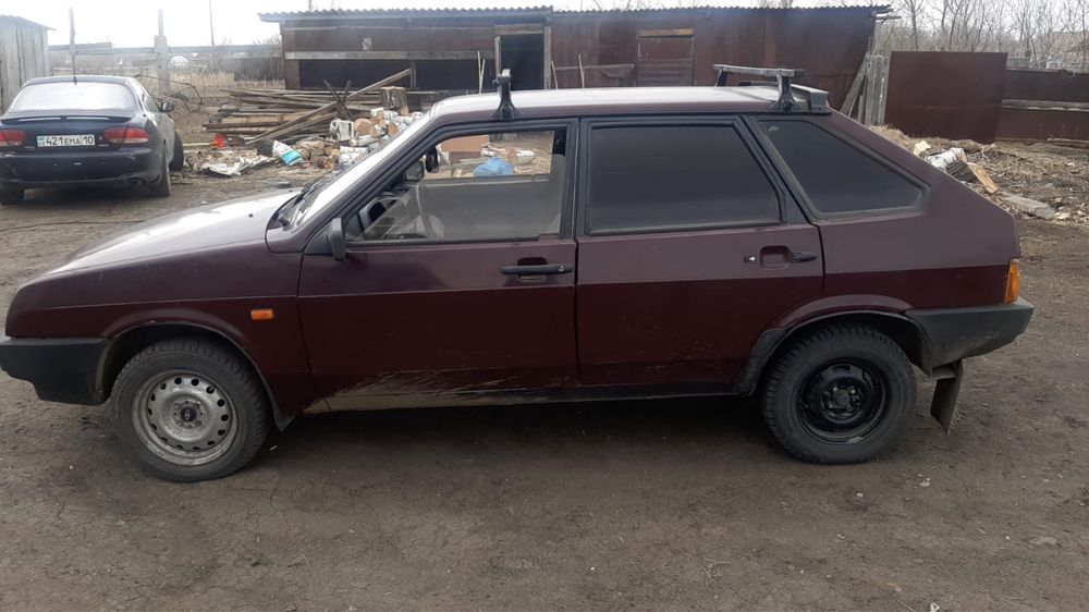 Автомобиль Лада-2109
