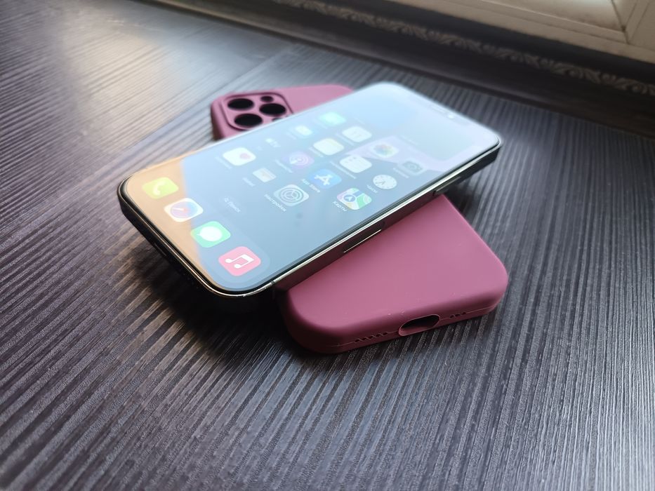 Айфон 12 про . Все отлично все родное .